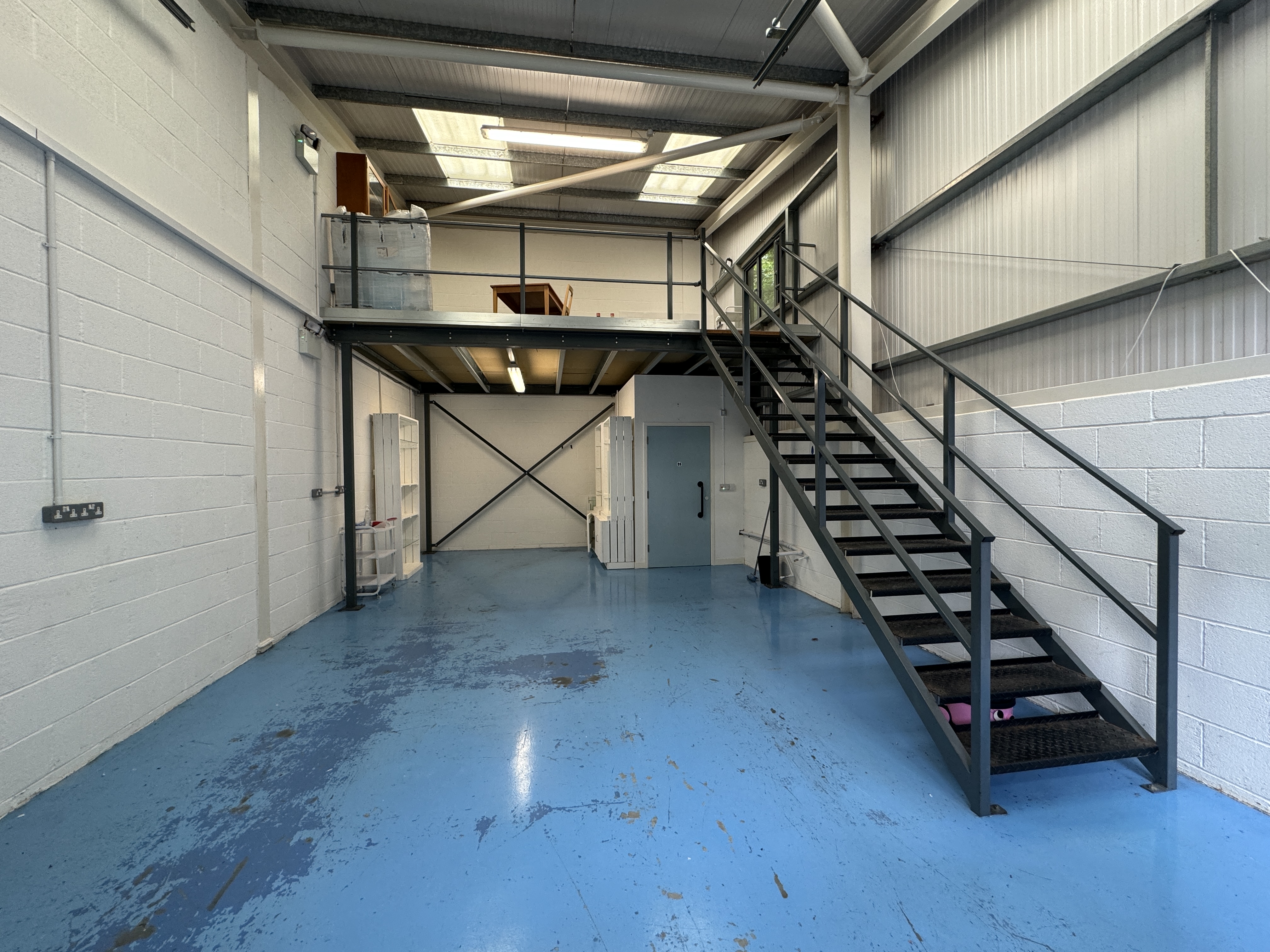 Industrial Unit in Newton Abbot - photo 2
